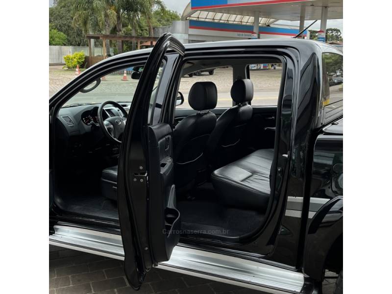 TOYOTA - HILUX - 2015/2015 - Preta - Sob Consulta